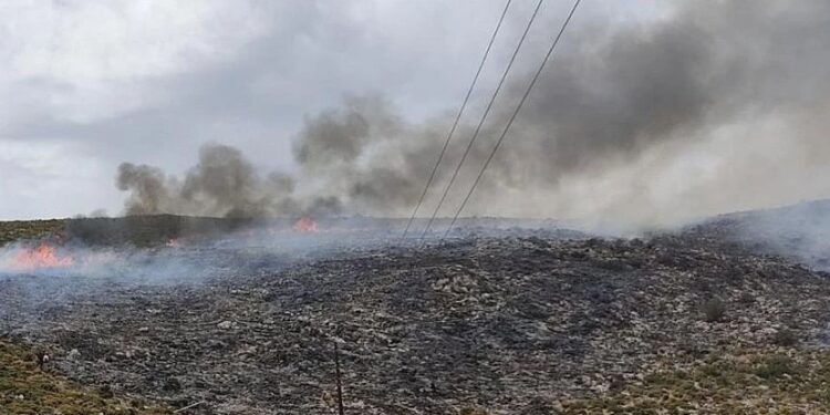 Φωτιά στην Κάλυμνο – Επιχειρούν επίγειες και εναέριες δυνάμεις