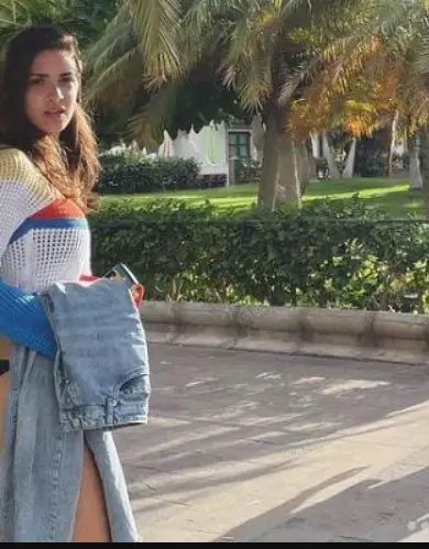 Μας τρέλανε! Ελληνίδα ηθοποιός έβγαλε το παντελόνι της στη μέση του δρόμου[photos]