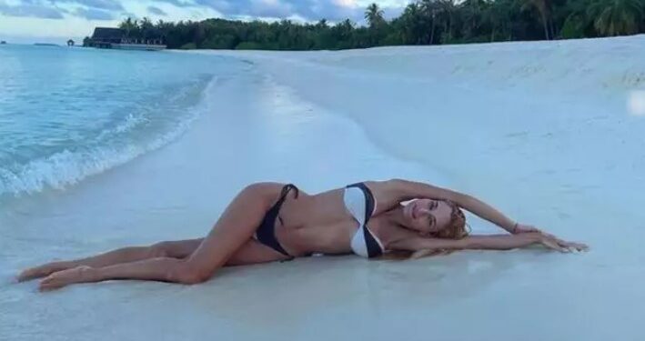 Η Δούκισσα Νομικού ”Έπιασε τον Μάη” με πόζες – κόλαση[photos]