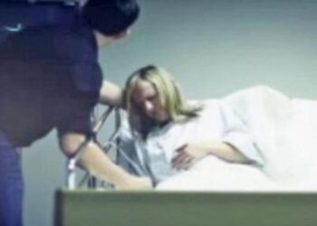 Η μαμά «πεθαίνει» στη διάρκεια της εγκυμοσύνης, τότε ο μπαμπάς της ψιθυρίζει δυο λόγια στο αυτί και μετά γίνεται το θαύμα