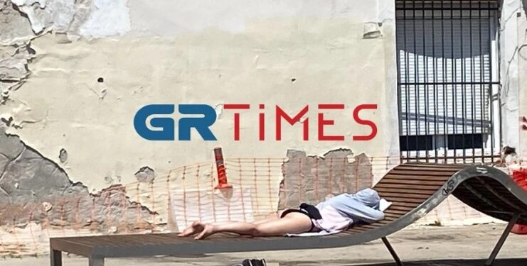Alldaynews.gr Θεσσαλονίκη: Φόρεσε μαγιό και πήγε για ηλιοθεραπεία στο Λιμάνι