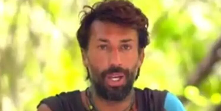 Alldaynews.gr Survivor: Έξαλλος ο Εμμανουήλ – «Άντε γεια Τάκη, άραξε την πέτσα σου, δεν σε βλέπω καν»