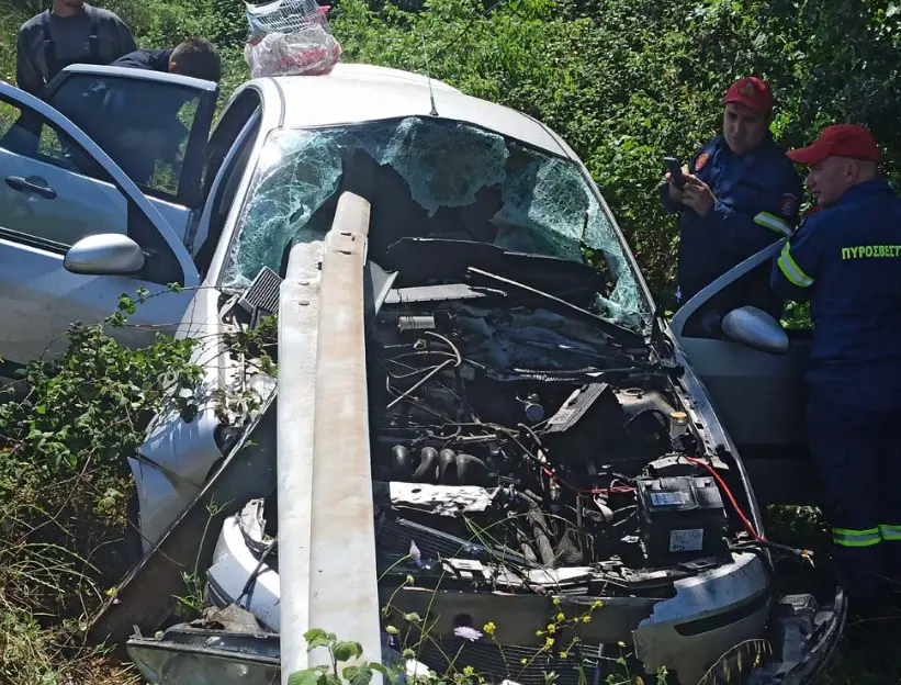 Πριν Λίγο-Σοκαριστικό τροχαίο με έναν νεκρό: Μπάρες «διαπέρασαν» αυτοκίνητο[photos]