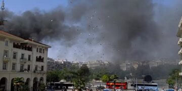 Alldaynews.gr Τραγωδία στη Θεσσαλονίκη: Δύο νέοι διασωληνωμένοι άλλοι επτά τραυματίες από τη μεγάλη φωτιά στην πλατεία Αριστοτέλους