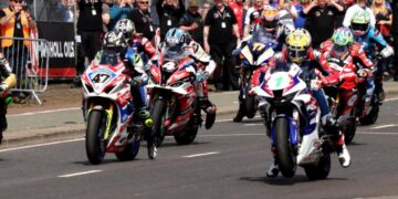 Alldaynews.gr Λάστιχο μοτοσυκλέτας σκάει με 300χλμ/ώρα σε αγώνα-Σοκαριστικό Βίντεο