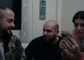 Ουκρανία: Βίντεο-ντοκουμέντο δείχνει ουκρανικό drone να καταστρέφει ρωσικό πλοίο στο Φιδονήσι – Πύραυλοι στην Οδησσό