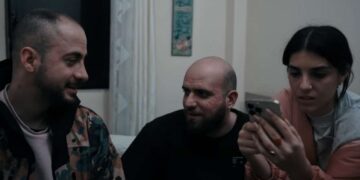 Alldaynews.gr Ουκρανία: Βίντεο-ντοκουμέντο δείχνει ουκρανικό drone να καταστρέφει ρωσικό πλοίο στο Φιδονήσι – Πύραυλοι στην Οδησσό