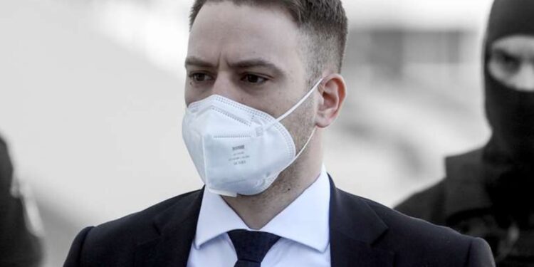 Γλυκά Νερά: «Ο Μπάμπης Αναγνωστόπουλος άρπαξε από την Καρολάιν 70.000 ευρώ και 1.000 ευρώ κάθε μήνα»