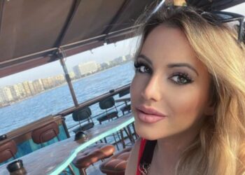 Alldaynews.gr «Ένα χρόνο πριν τα γυρίσματα, ζήταγε να κάνουμε πρόβες γυμνές»-Η Αθανασοπούλου «καίει» τον Βογιατζή