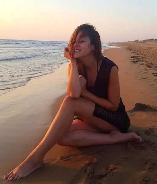Η Μπάγια Αντωνοπούλου απόλαυσε την παραλία… topless (φωτο)