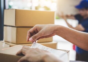 Ξεσκεπάστηκε μεγάλη απάτη με κινητά – Τα έπαιρναν σχεδόν τζάμπα εξαπατώντας εταιρείες κούριερ