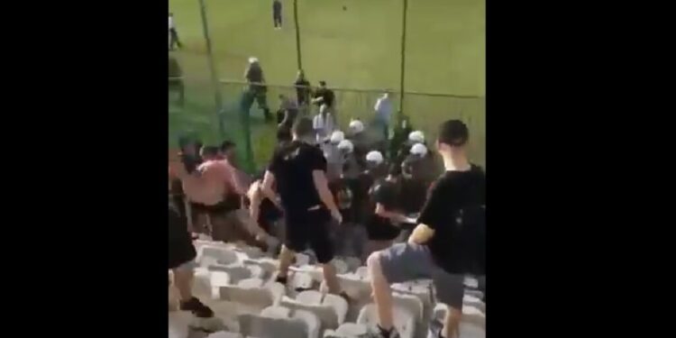 Alldaynews.gr Ένταση και χημικά σε ποδοσφαιρικό αγώνα στη Θεσσαλονίκη (video)