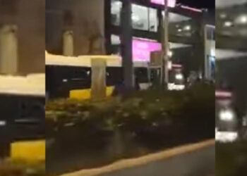 Παλλήνη: Λεωφορείο ξέφυγε της πορείας του και καρφώθηκε σε μαγαζί (video)