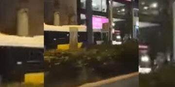 Alldaynews.gr Παλλήνη: Λεωφορείο ξέφυγε της πορείας του και καρφώθηκε σε μαγαζί (video)