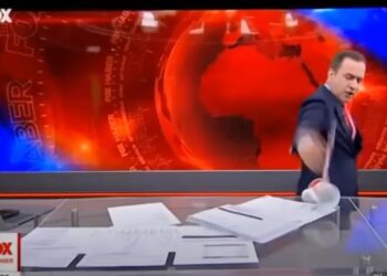 Alldaynews.gr Χαμός στον «αέρα» του τουρκικού Fox TV: Τα έσπασε ο παρουσιαστής του δελτίου ειδήσεων!