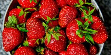 Alldaynews.gr FDA: «Πετάξτε τις φράουλες» – Έρευνα για σύνδεση με έξαρση ηπατίτιδας Α