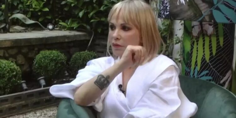 Alldaynews.gr Νατάσα Καλογρίδη: Ένας μεθυσμένος πέρασε με κόκκινο και σκότωσε τον πατέρα μου, δεν πήγα στην κηδεία του