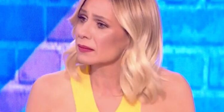 Δάκρυσε On Air η Καραβάτου: «Δεν το ξεπέρασα»[video]