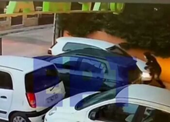 Αττική: Έτσι κλέβουν αυτοκίνητα από πάρκινγκ με τη μέθοδο του «σπρωξίματος»