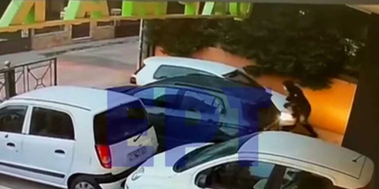 Alldaynews.gr Αττική: Έτσι κλέβουν αυτοκίνητα από πάρκινγκ με τη μέθοδο του «σπρωξίματος»