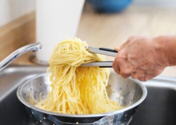 Τόσα Χρόνια Σουρώνετε Λάθος τα Μακαρόνια σας! Είναι Απίστευτο