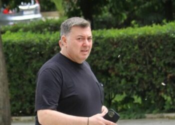 Σπάνια εμφάνιση για τον Νίκο Μακρόπουλο! Η αλλαγή στην εμφάνισή του