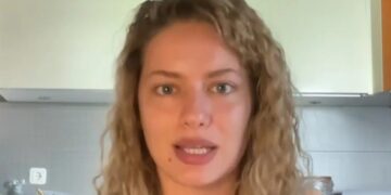 Alldaynews.gr Ντόρα Μακρυγιάννη: Δεν θα ξεχάσω ποτέ, να είμαι σε ένα δημόσιο χώρο, να ουρλιάζω και να ζητάω βοήθεια