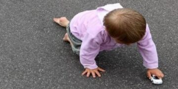 Alldaynews.gr Σοκ στην Κρήτη: Μωρό 2 ετών έφυγε από το σπίτι τη νύχτα – Το βρήκε περαστικός