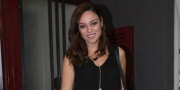 Alldaynews.gr Η Μπάγια Αντωνοπούλου απόλαυσε την παραλία… topless (φωτο)