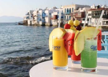 Μύκονος: Ήρθε λογαριασμός 600 ευρώ για δύο κοκτέιλ και μία μερίδα καβουροπόδαρα – Απειλές από εργαζόμενους