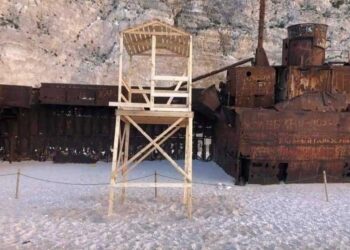 Σάλος στη Ζάκυνθο: Έστησαν πύργο ναυαγοσώστη μπροστά στο “Ναυάγιο”