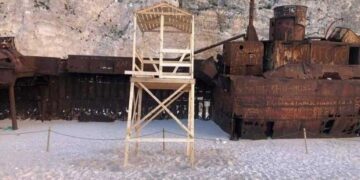 Alldaynews.gr Σάλος στη Ζάκυνθο: Έστησαν πύργο ναυαγοσώστη μπροστά στο “Ναυάγιο”