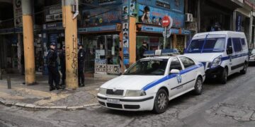 Alldaynews.gr Άγριο Έγκλημα: 28χρονος μαχαίρωσε και σκότωσε τον πατέρα του