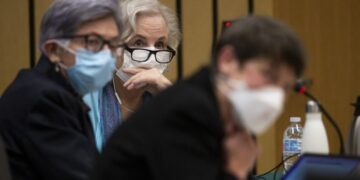 Alldaynews.gr Ένοχη για τον φόνο του συζύγου της η συγγραφέας του βιβλίου «Πώς να σκοτώσεις τον άντρα σου»