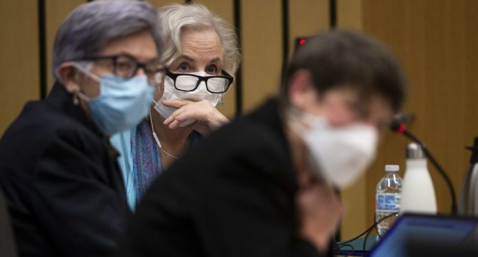 Alldaynews.gr Ένοχη για τον φόνο του συζύγου της η συγγραφέας του βιβλίου «Πώς να σκοτώσεις τον άντρα σου»