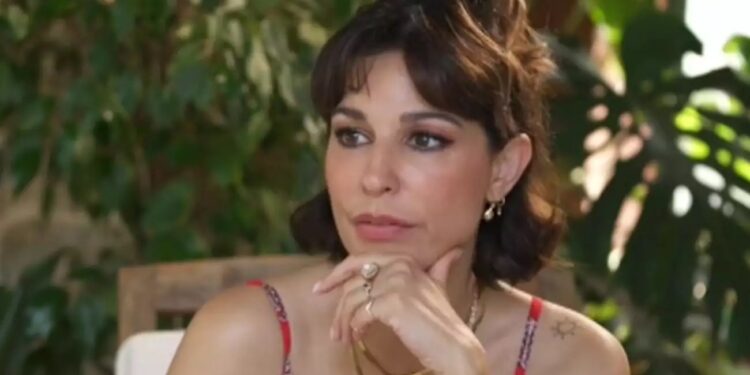 Alldaynews.gr Κατερίνα Παπουτσάκη: «Φοβερή παραβίαση, εγώ έκλαιγα κι αυτοί μου έλεγαν… σ’ αρέσει τώρα, σ’ αρέσει;»