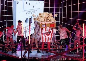 The Masked Singer: Αποκαλύφθηκε το Ποπ Κορν – Άφωνοι οι κριτές (vids)