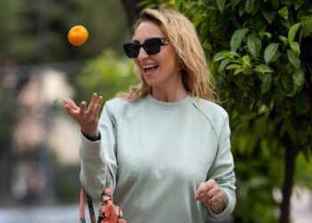 Η Ρούλα Ρέβη για μια «Αδερφή» που της έσωσε τη ζωή: «Με σκέπασε και έκατσε όλη νύχτα δίπλα μου»