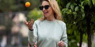 Alldaynews.gr Η Ρούλα Ρέβη για μια «Αδερφή» που της έσωσε τη ζωή: «Με σκέπασε και έκατσε όλη νύχτα δίπλα μου»