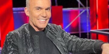 Alldaynews.gr Χαμός στο X-Factor: Ποιον φίλησε στο στόμα ο Στέλιος Ρόκκος