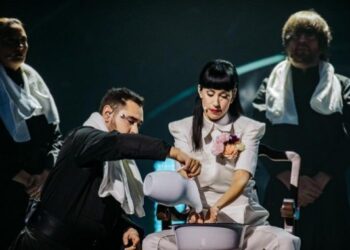 Eurovision 2022: Χαμός με τη Σερβία – Γιατί η τραγουδίστρια πλένει τα χέρια της στη σκηνή