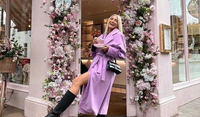 Η Ιωάννα Τούνη ποζάρει με “ψεύτικο ινσταγκραμικό χαμόγελο” – “Γιατί καταπιεζόμαστε…;”