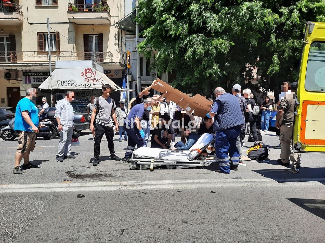 ΠΡΙΝ ΛΙΓΟ: Μηχανή παρέσυρε γυναίκα στο κέντρο της Θεσσαλονίκης – Τραυματίστηκε στο κεφάλι (φωτο)