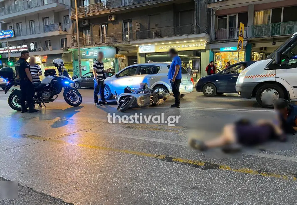 ΠΡΙΝ ΛΙΓΟ: Μηχανή παρέσυρε πεζή στο κέντρο της Θεσσαλονίκης – Δύο τραυματίες (φωτο)