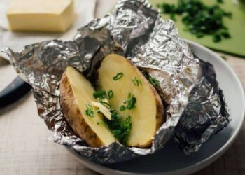 ΠOY: Μην μαγειρεύετε με αλουμινόχαρτο – Συνδέεται με το Αλτσχάιμερ