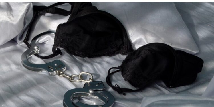 Alldaynews.gr 6 tips για εσάς που θέλετε να κάνετε τα πράγματα πιο “πικάντικα” στην κρεβατοκάμαρα