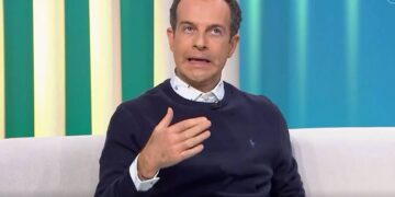 Alldaynews.gr Άρης Καβατζίκης: Συγκινεί ο δημοσιογράφος για τον θάνατο του αδελφού του και της μητέρας του