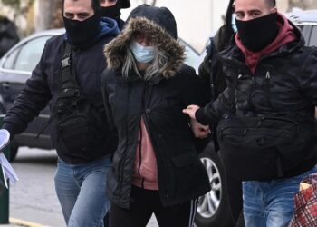 Η Ρούλα Πισπιρίγκου έγινε ραπ τραγούδι: «Σταλμένη από την κόλαση δίχως λουριά και φρένα» (video)