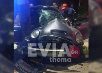 Σοκαριστικό τροχαίο στην Αυλίδα με μια τραυματία – Την απεγκλώβισαν οι Πυροσβέστες