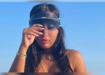 «Αλληθώρισε» ολόκληρη η Μύκονος: Η Αλβανίδα influencer τα πέταξε όλα και… έμεινε τελείως γυμvή!